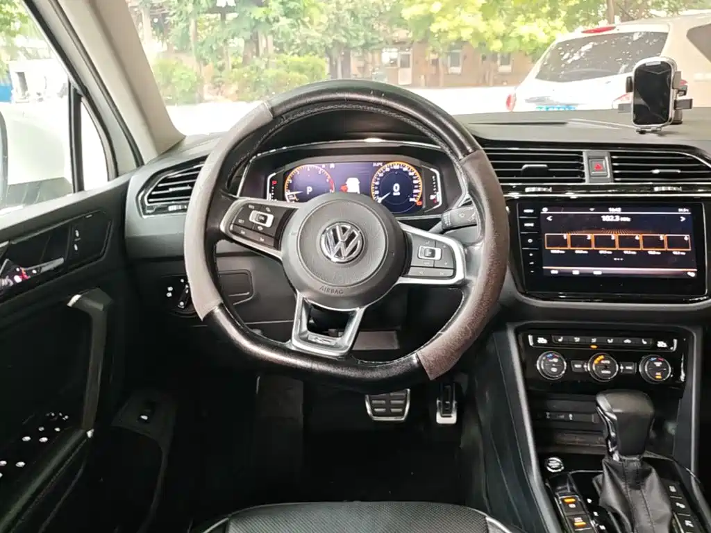 Volkswagen Tiguan L 2020 — фото 11