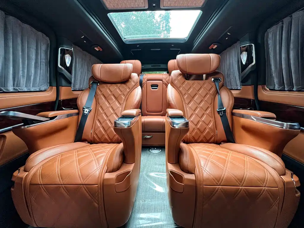 Mercedes-Benz V-Class 2024 — фото 13