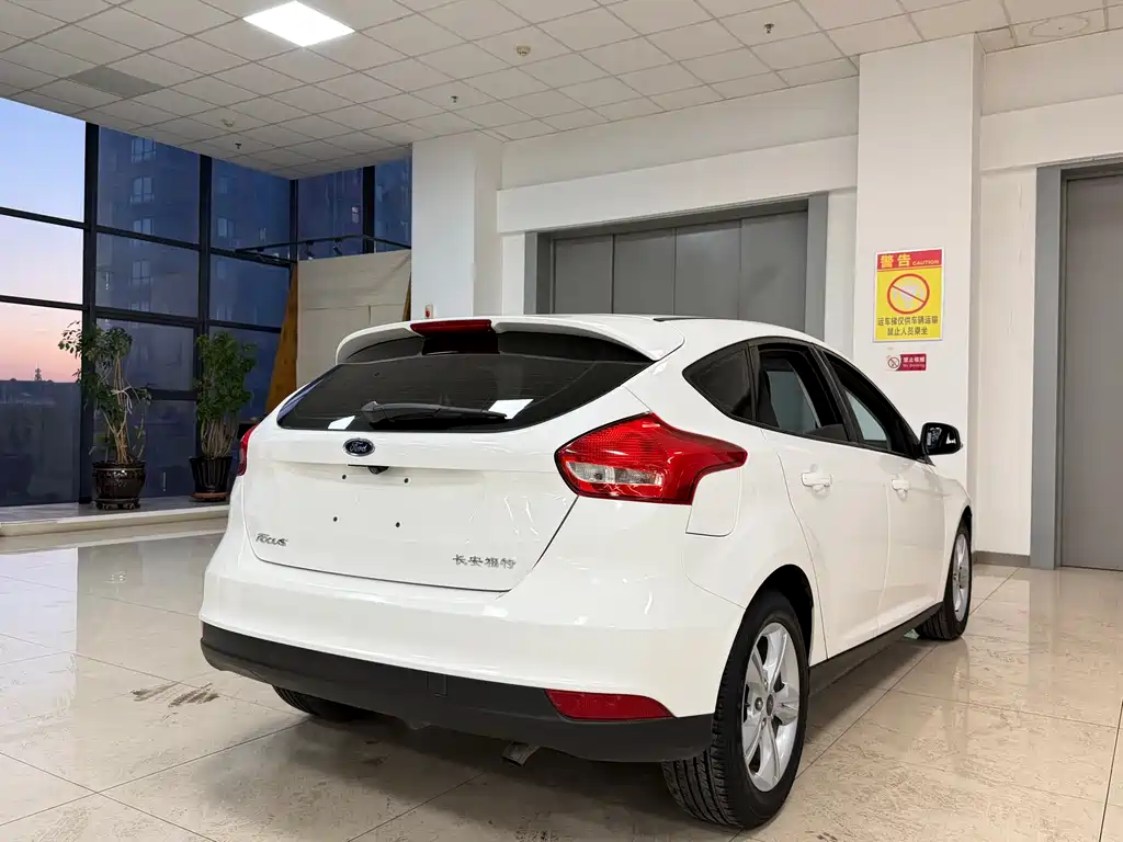 Ford Focus 2018 — фото 6