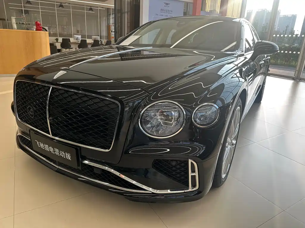 Bentley Flying Spur PHEV — фото 1