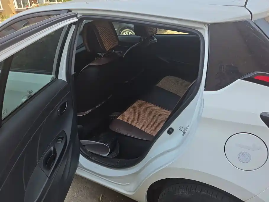 Toyota Yaris L 2019 — фото 11