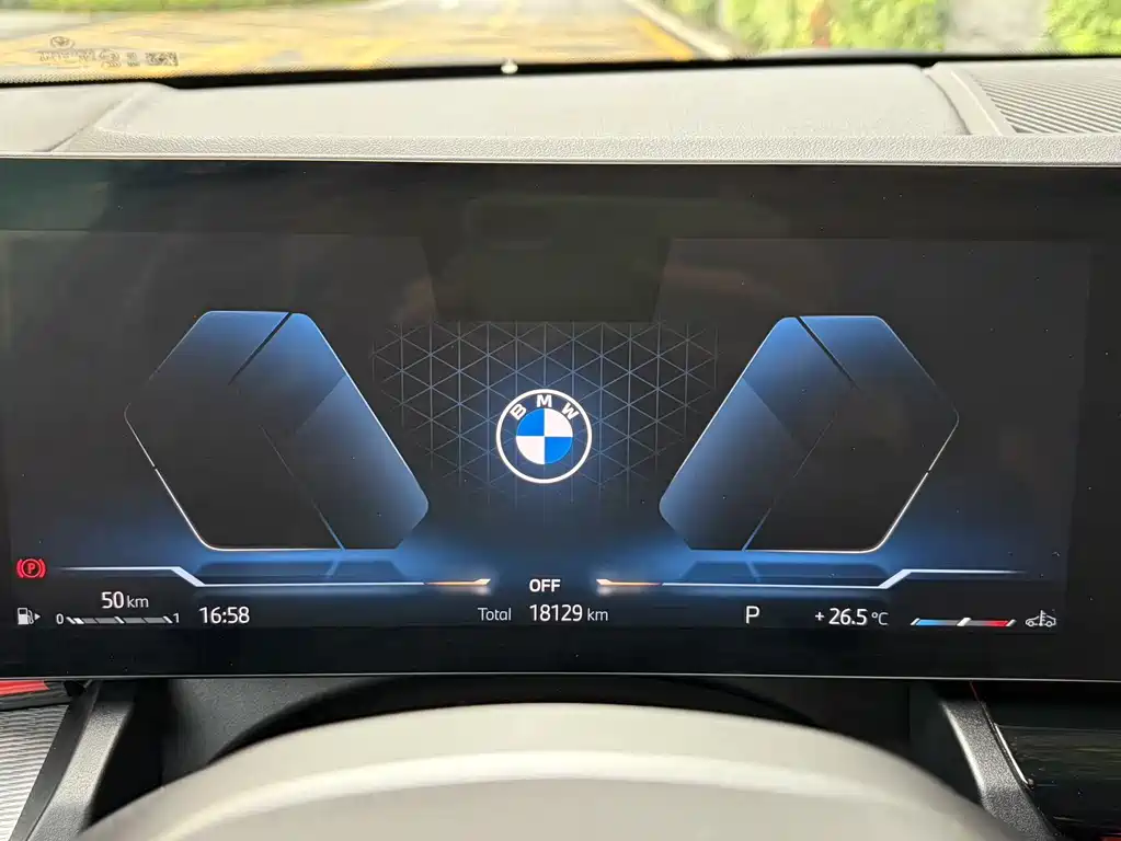 BMW 5 Series 2025 — фото 14