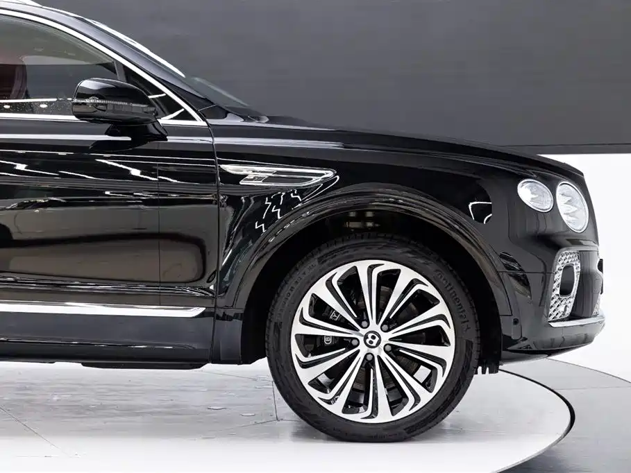 Bentley Bentayga 2023 — фото 23
