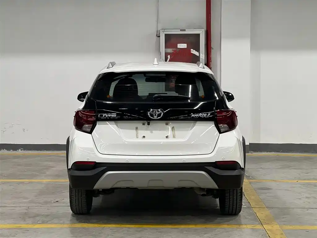 Toyota Yaris L 2022 — фото 6