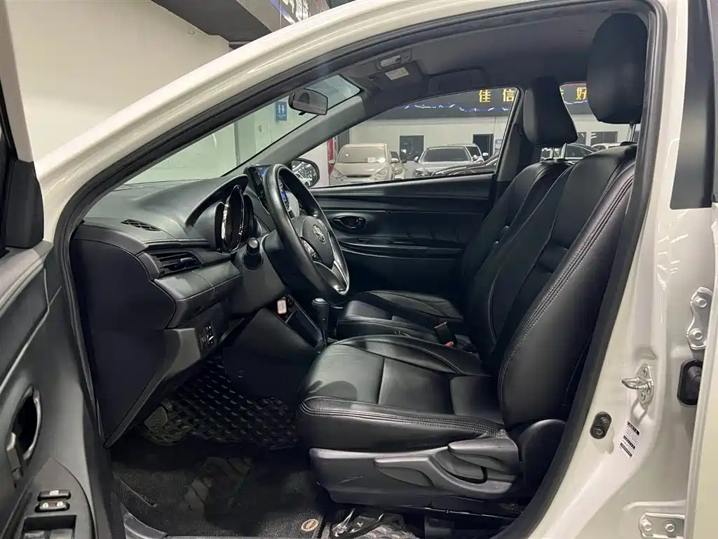 Toyota Yaris L 2022 — фото 8