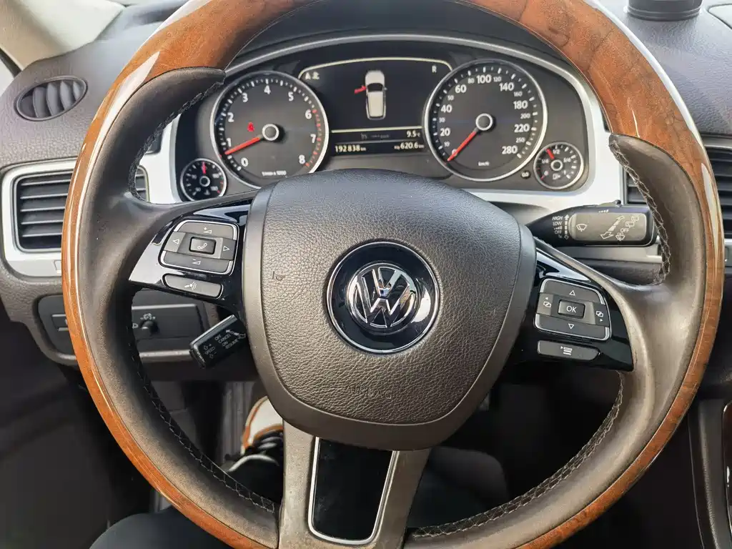 Volkswagen Touareg 2015 — фото 15