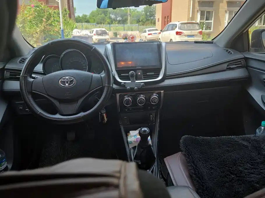 Toyota Yaris L 2019 — фото 12