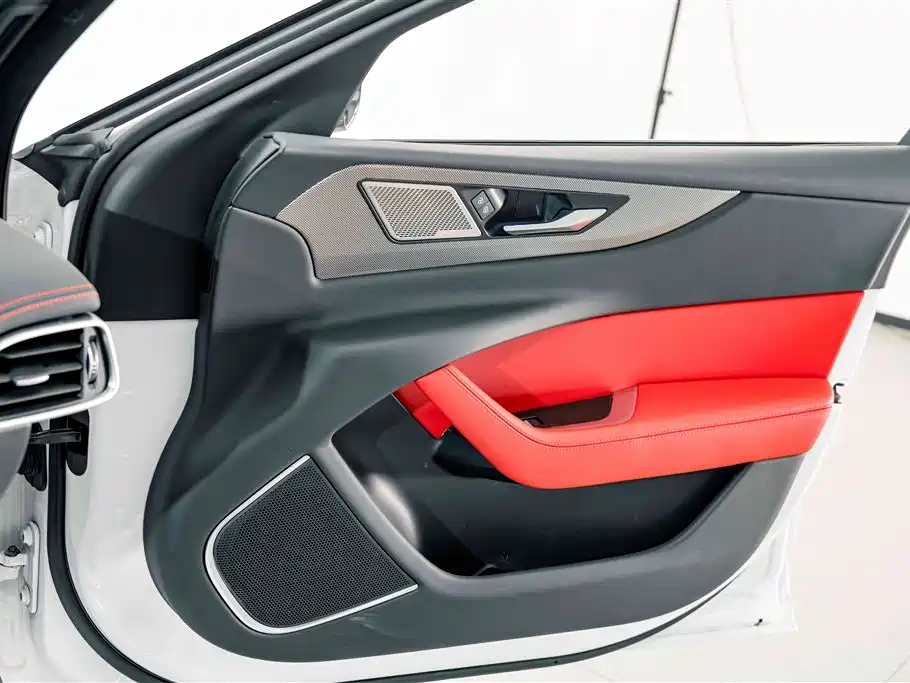Jaguar XEL 2024 — фото 12