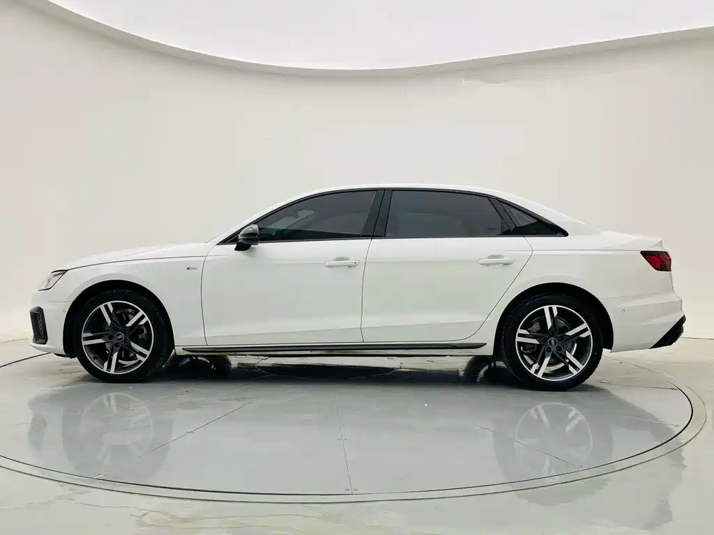 Audi A4L 2023 — фото 4