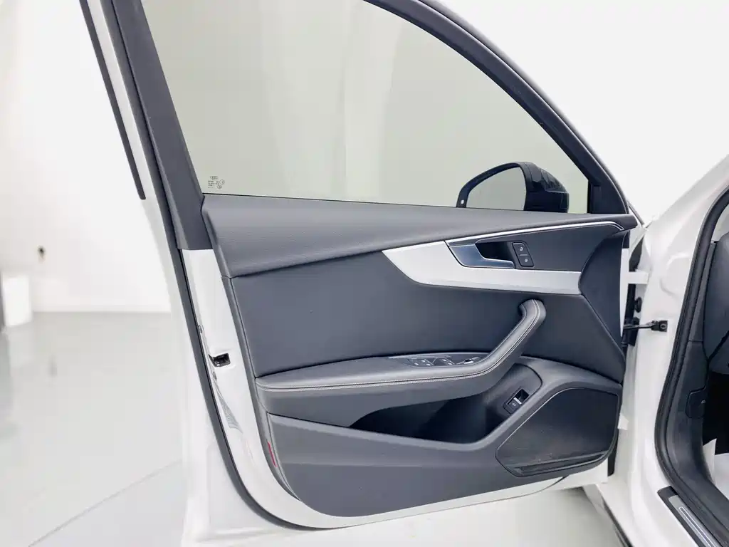 Audi A4L 2023 — фото 16