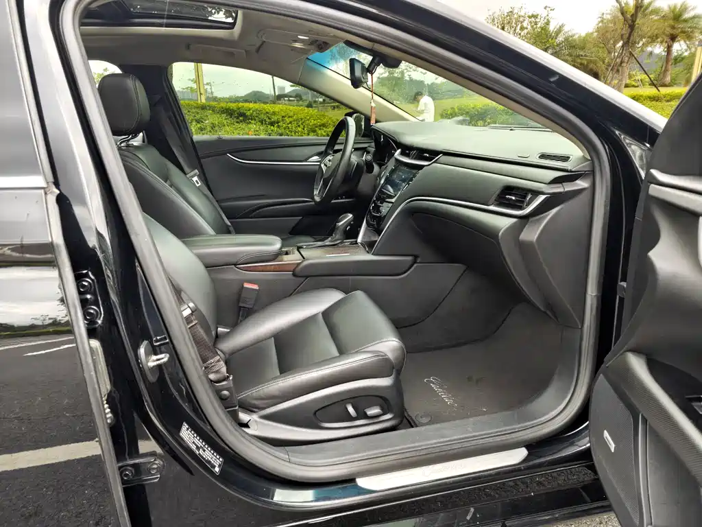 Cadillac XTS 2018 — фото 13