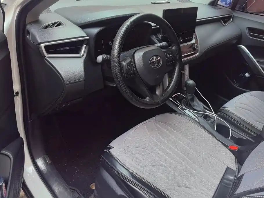 Toyota Corolla Cross 2023 — фото 12