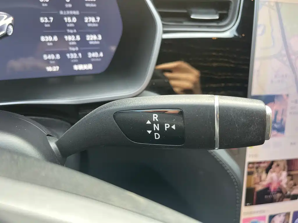 Tesla Model S 2019 — фото 18