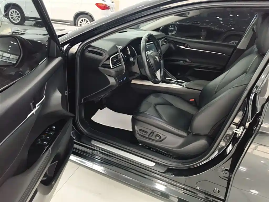 Toyota Camry 2021 — фото 16