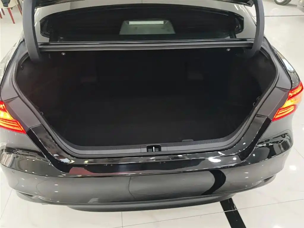Toyota Camry 2021 — фото 19
