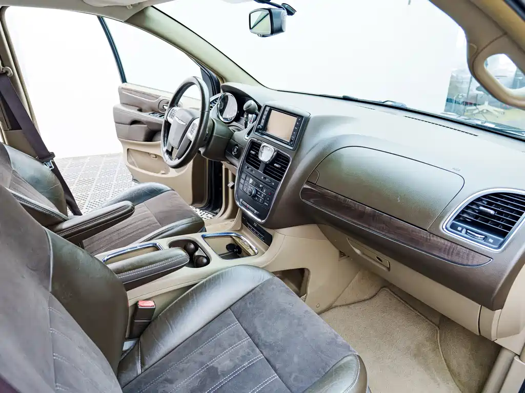 Chrysler Grand Voyager 2018 — фото 14
