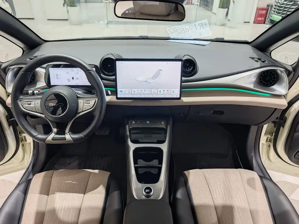 BYD Dolphin 2025