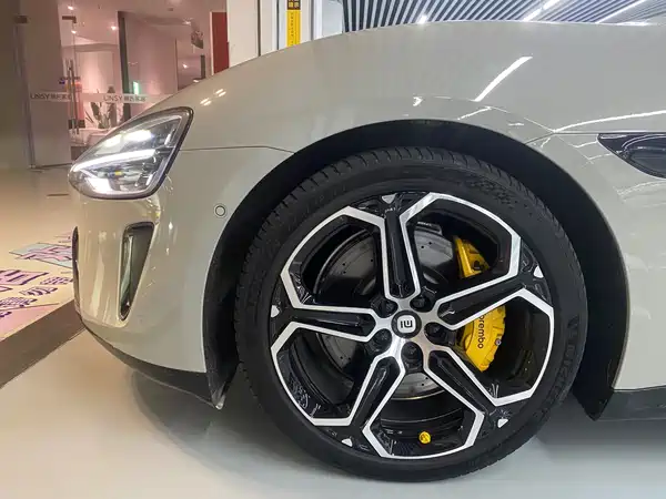 Xiaomi SU7 2025