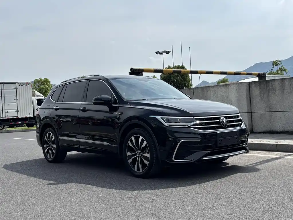 Volkswagen Tiguan L 2023 — фото 6