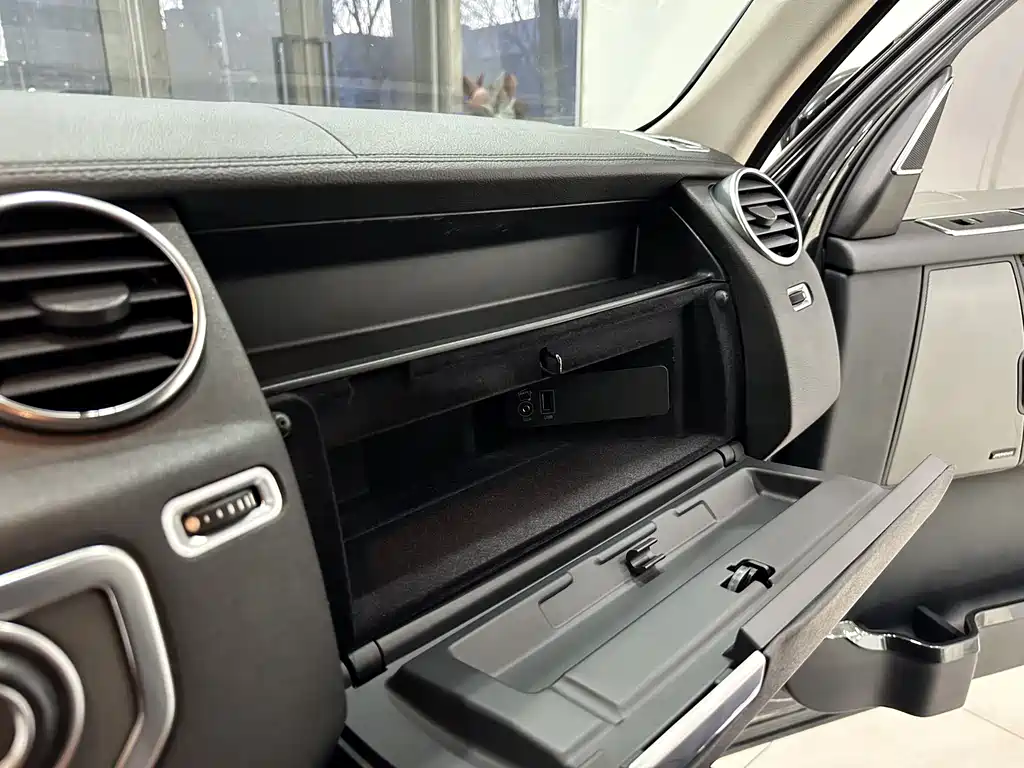 Land Rover Discovery 2015 — фото 23
