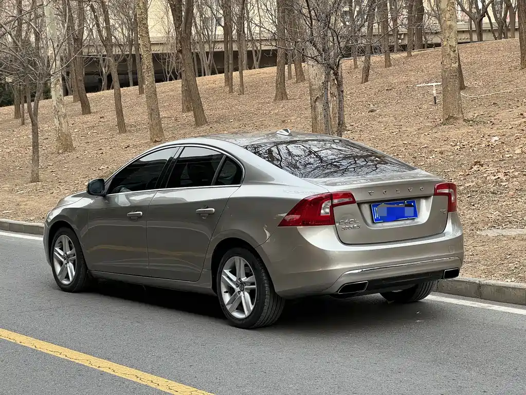 Volvo S60 2015 — фото 8