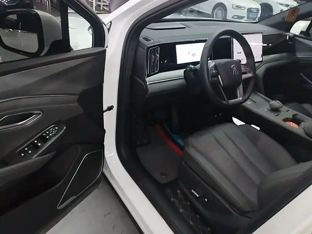 BYD L DM-i 2025 — фото 16
