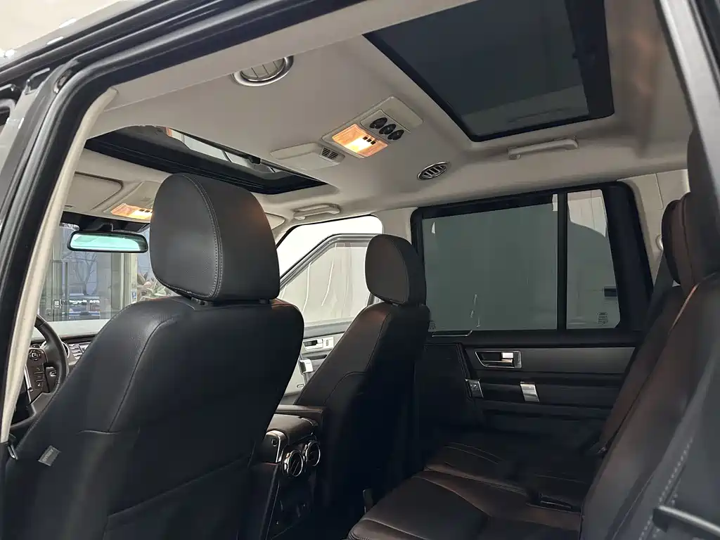 Land Rover Discovery 2015 — фото 13