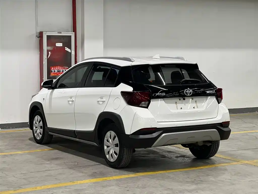 Toyota Yaris L 2022 — фото 4