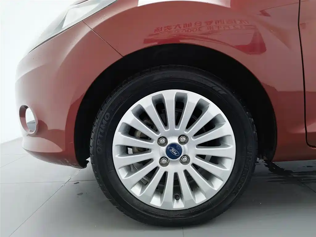 Ford Fiesta 2010 — фото 17