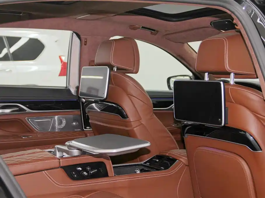 BMW 7 Series 2021 — фото 11