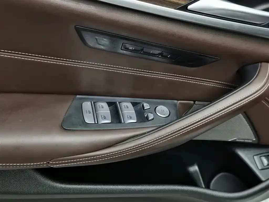 BMW 5 Series New Energy 2020 — фото 9