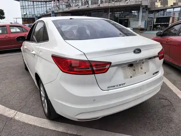 Ford Escort 2015