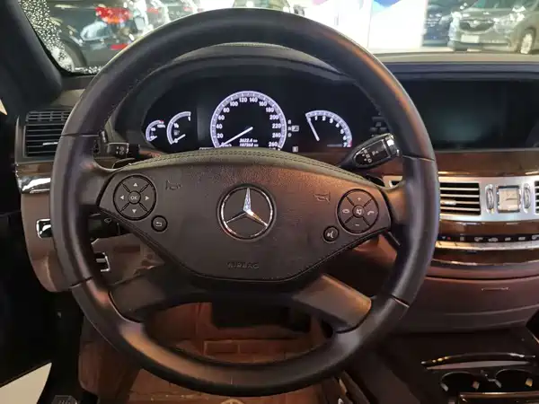 Mercedes-Benz S-Class 2012