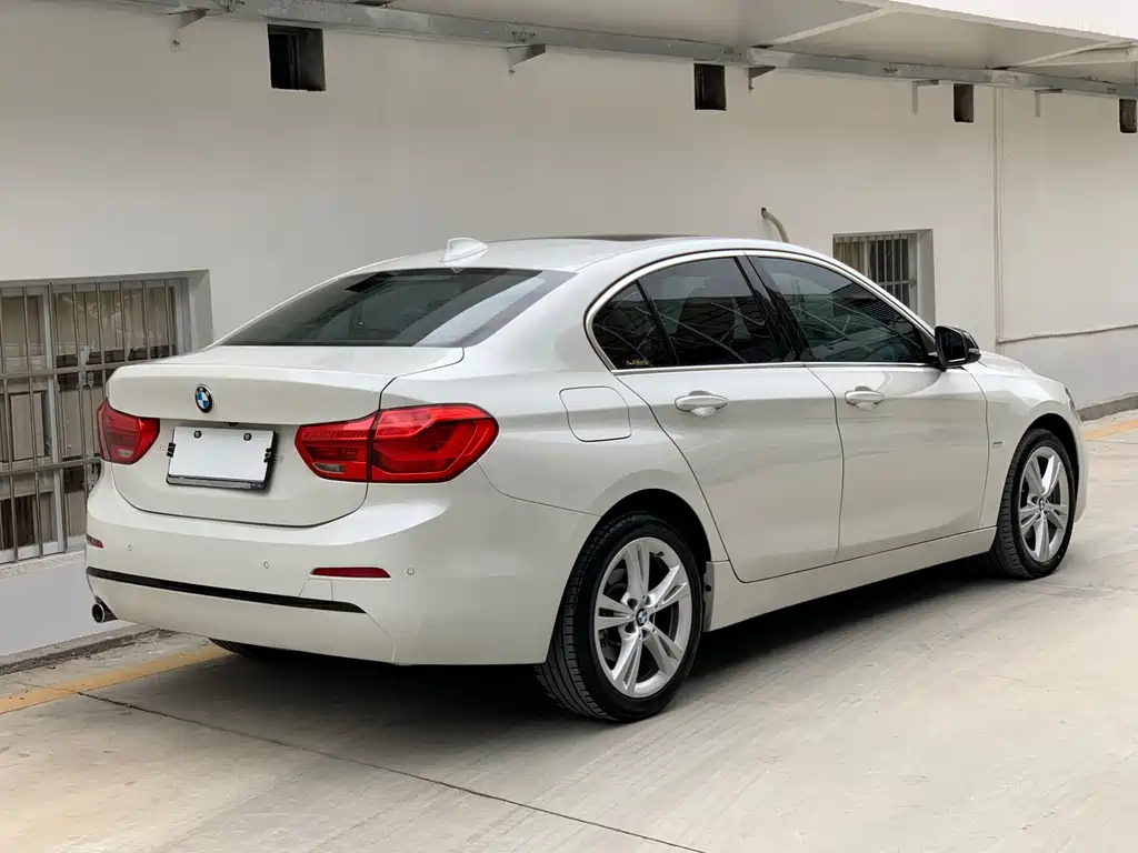BMW 1 Series 2017 — фото 13