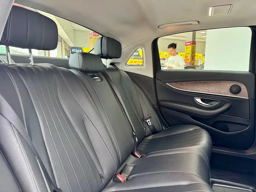 Mercedes-Benz E-Class 2019 — фото 12