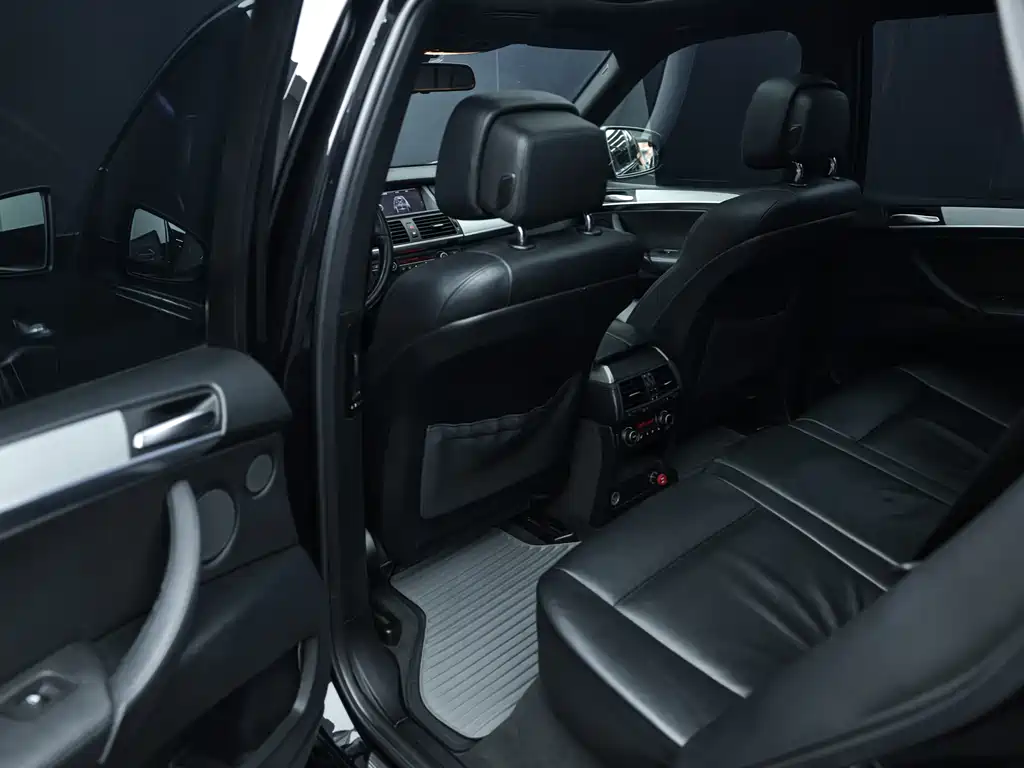 BMW X5 M 2011 — фото 17