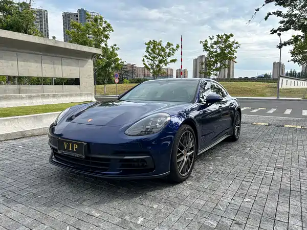 Porsche Panamera 2021