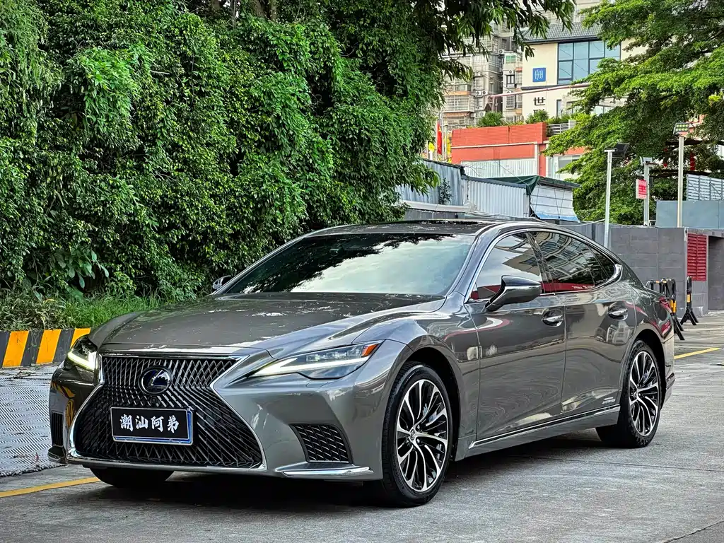 Lexus LS 2021