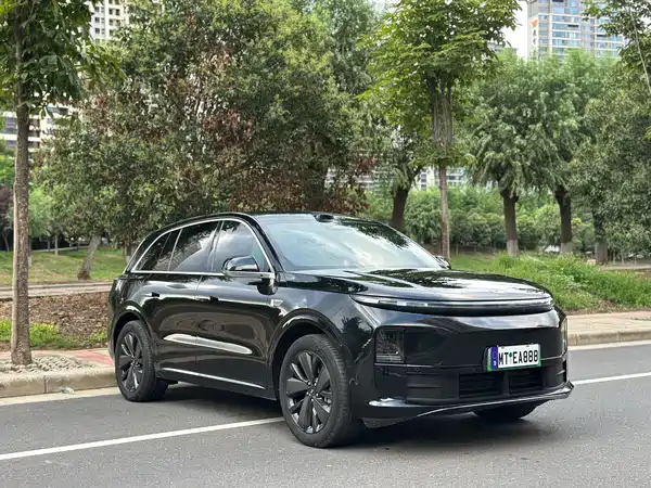 Li Auto L6 2025
