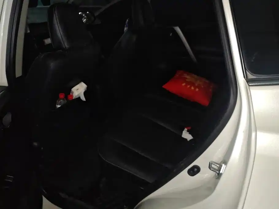 Toyota RAV4 2018 — фото 11
