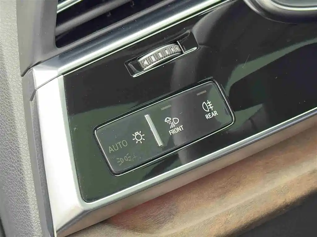 Audi Q7 2023 — фото 16