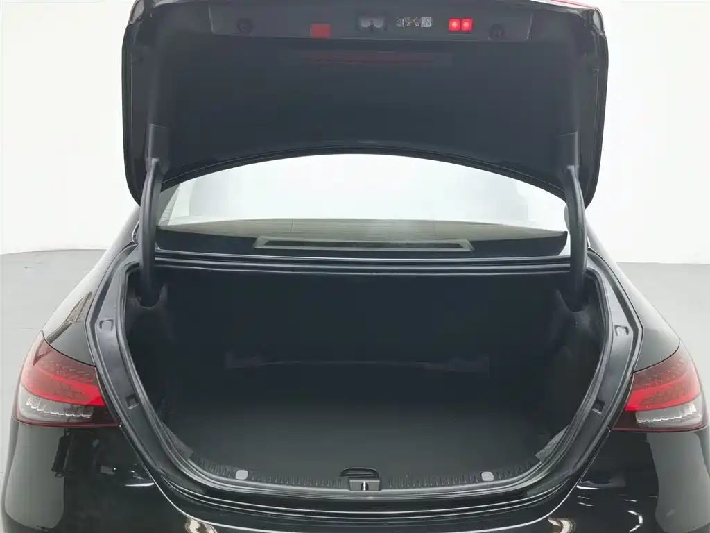 Mercedes-Benz E-Class 2023 — фото 16