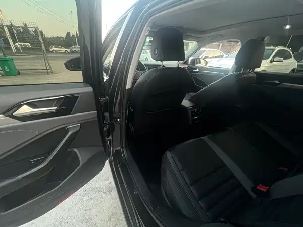 Volkswagen Sagitar 2019