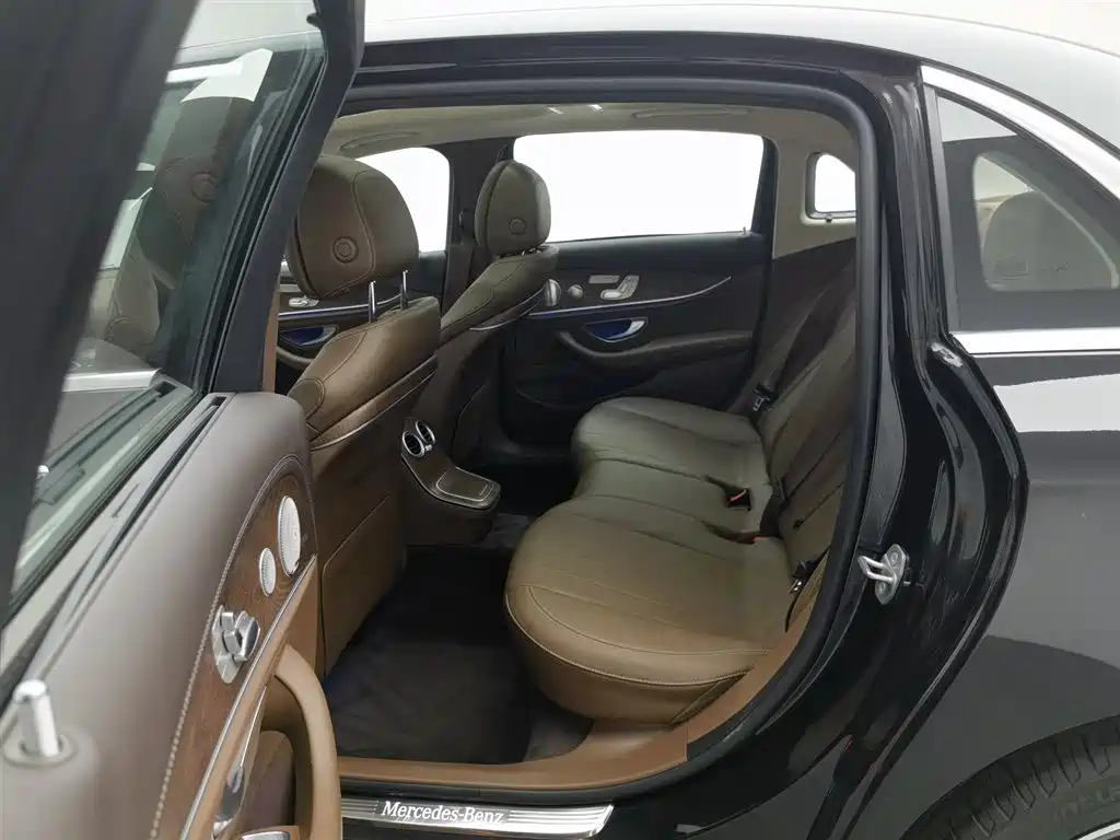 Mercedes-Benz E-Class 2023 — фото 15