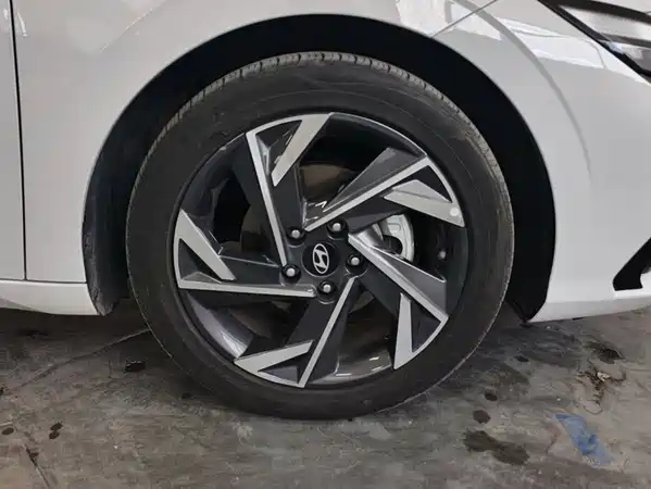 Hyundai Elantra 2024