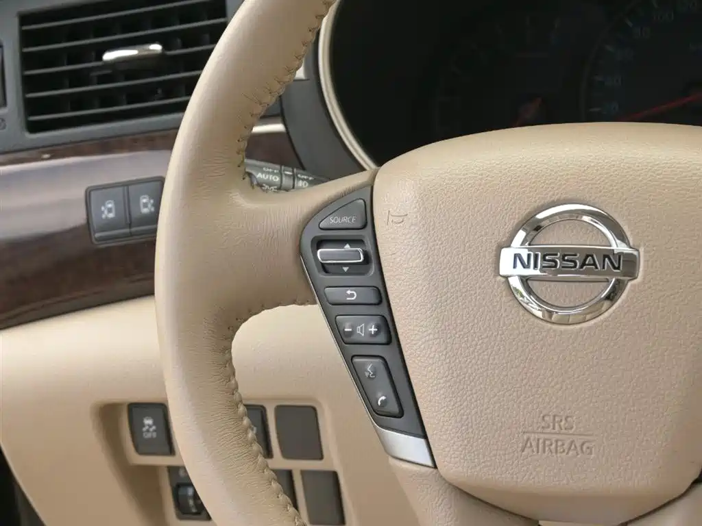 Nissan Quest 2015 — фото 12