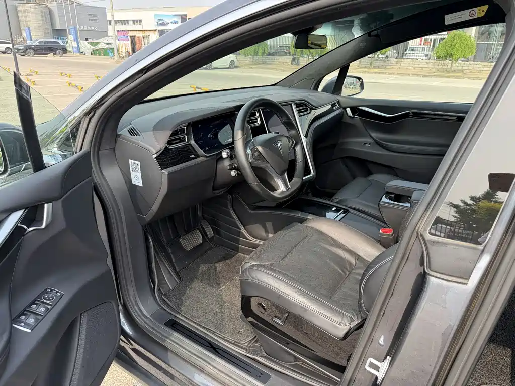 Tesla Model X 2017 — фото 11