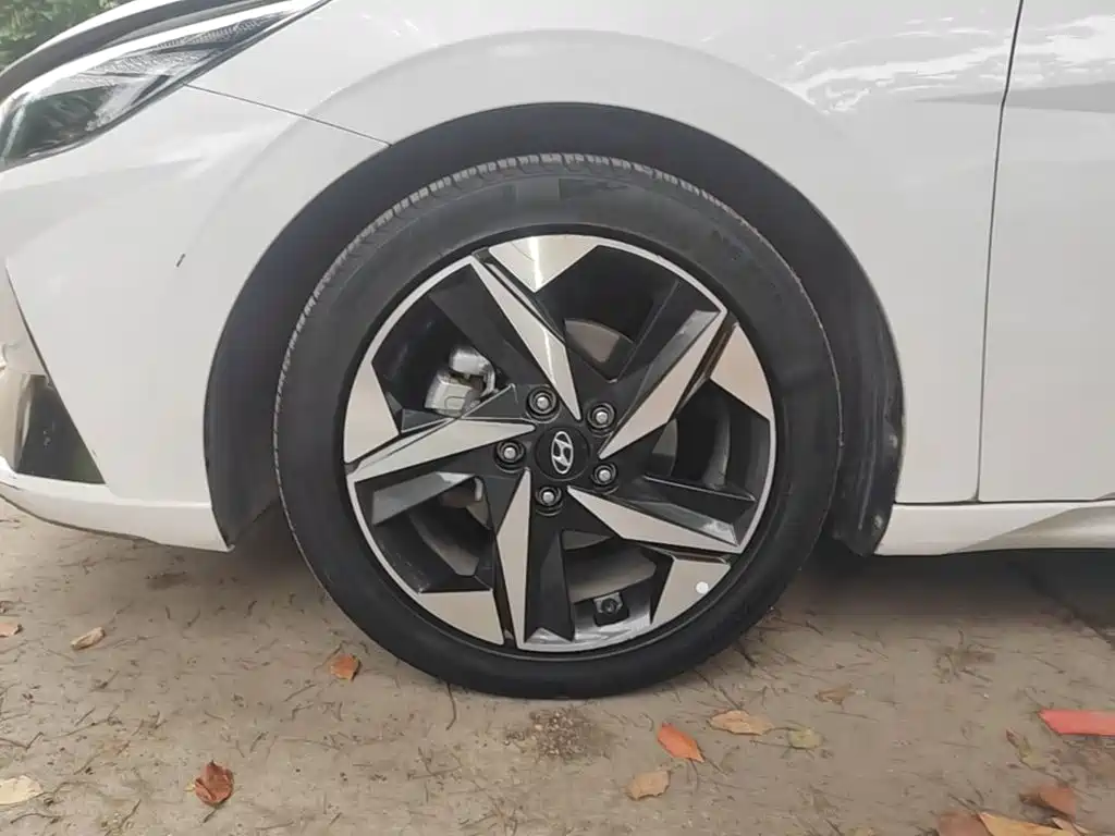 Hyundai Elantra 2021 — фото 23