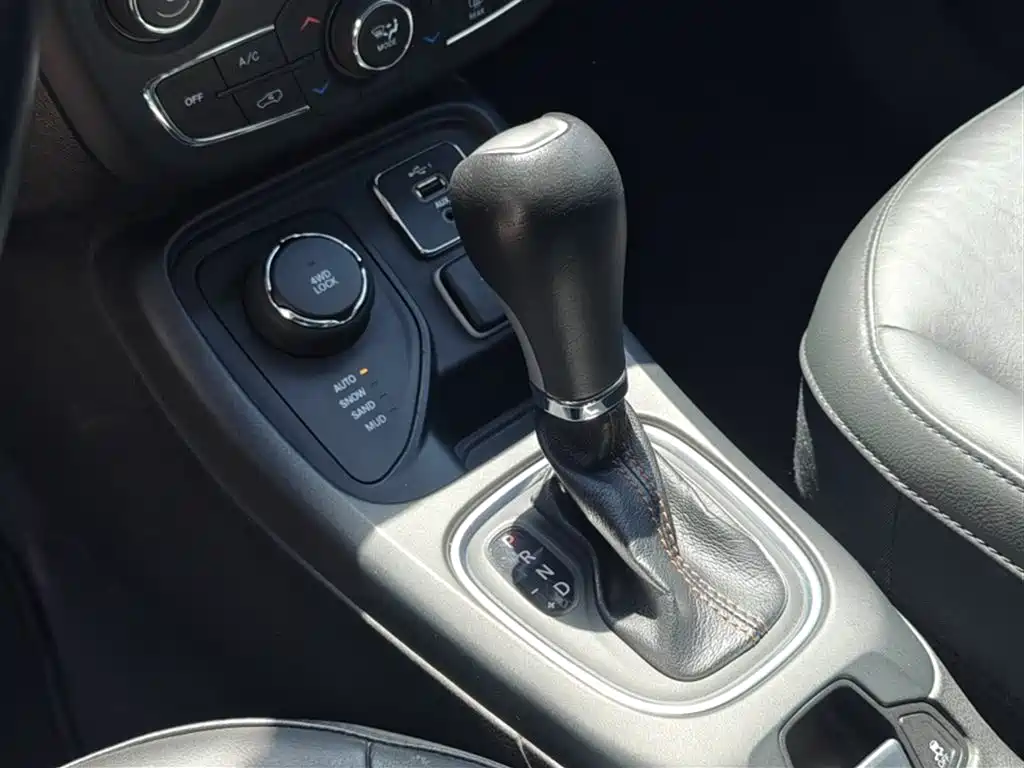Jeep Compass 2020 — фото 18