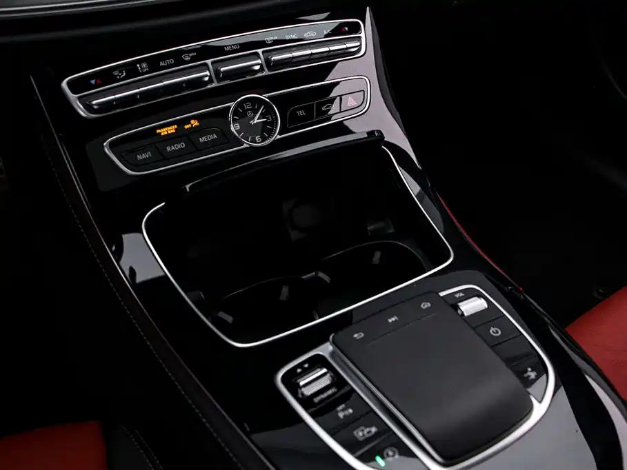 Mercedes-Benz E-Class 2020 — фото 9